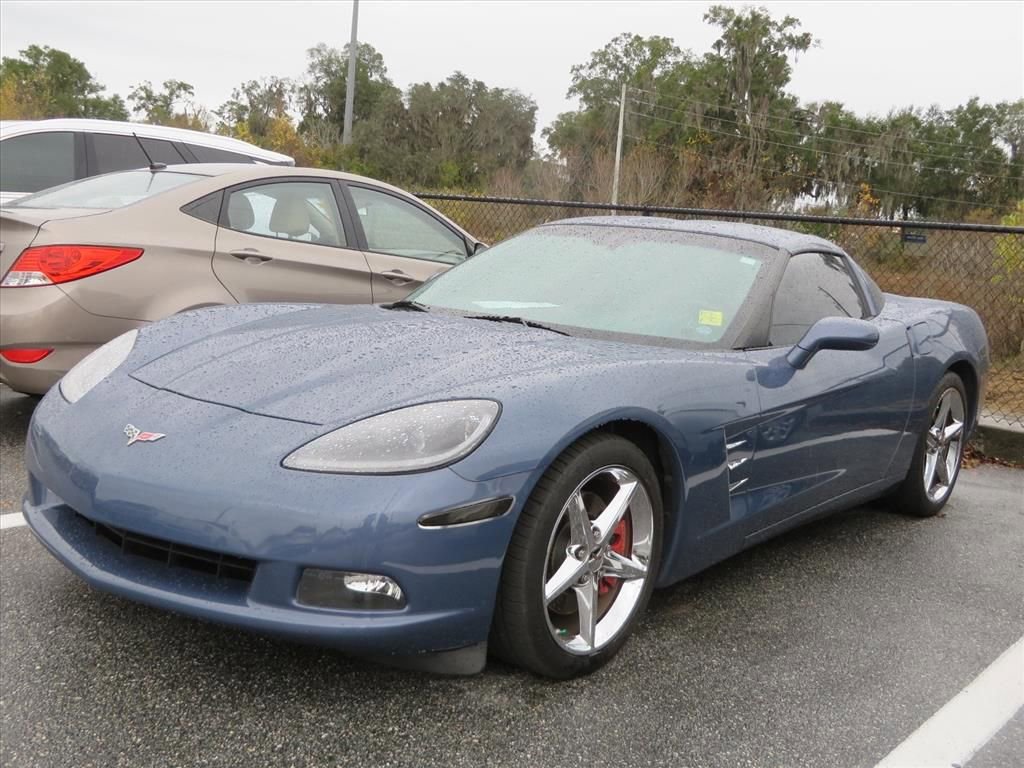 Used 2011 Chevrolet Corvette Coupe w/ 1LT image 2