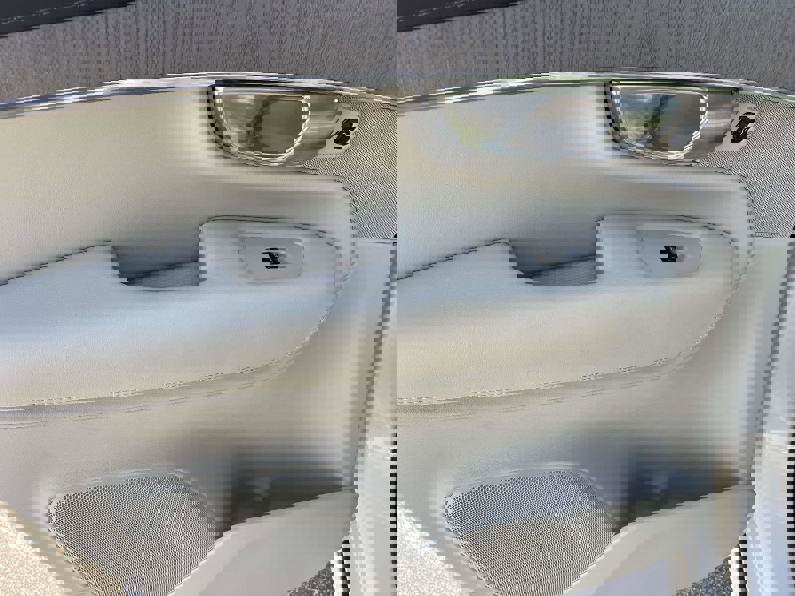 Certified 2024 Volvo XC90 B6 Ultimate w/ Lounge Package image 15