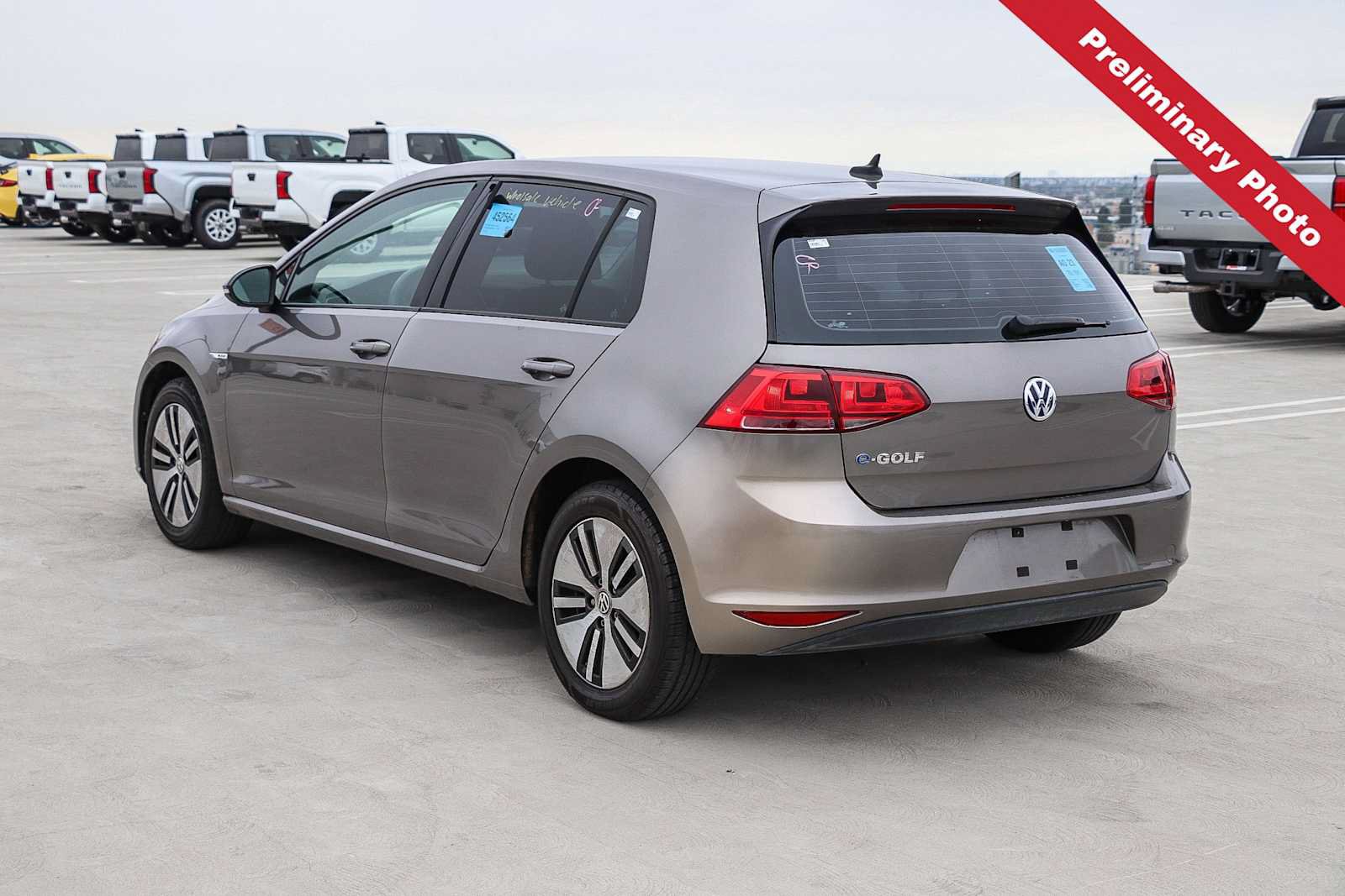 Used 2016 Volkswagen e-Golf SE FWD image 8