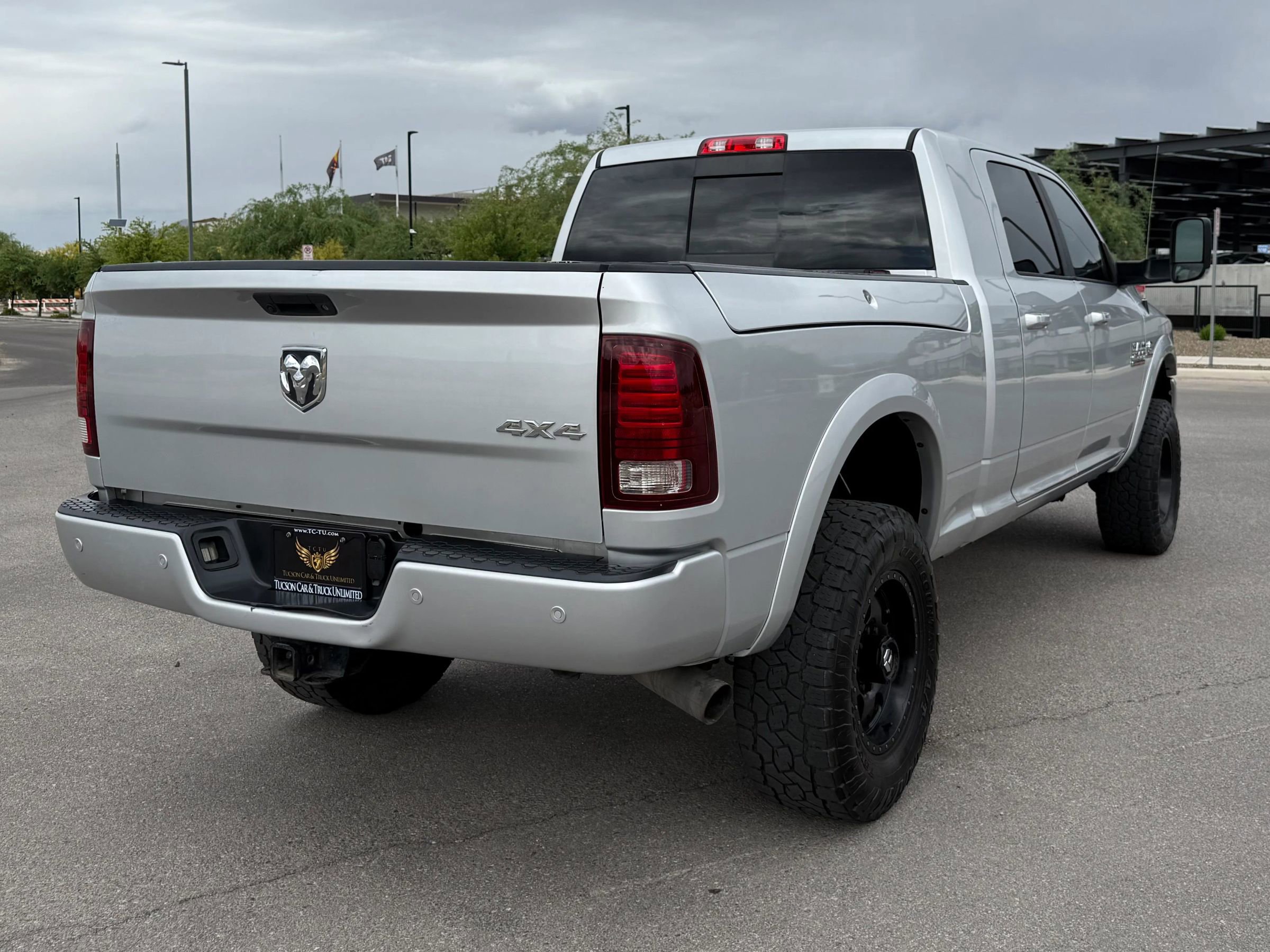 Used 2018 RAM 2500 Laramie w/ Sport Appearance Group AWD/4WD image 4