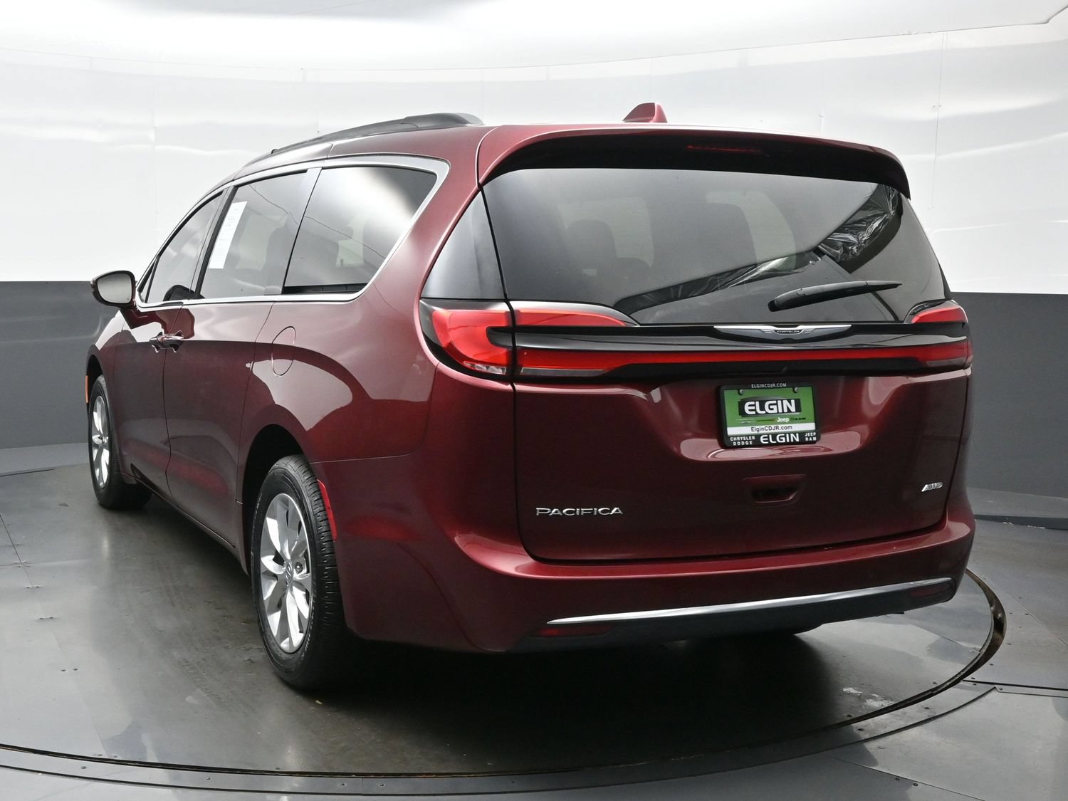 Used 2022 Chrysler Pacifica Touring-L AWD/4WD image 5