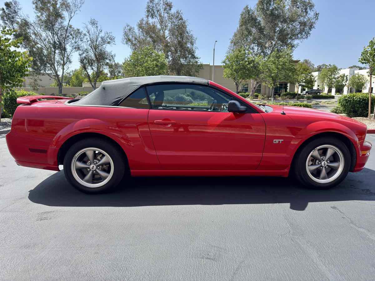 Used 2005 Ford Mustang GT image 10