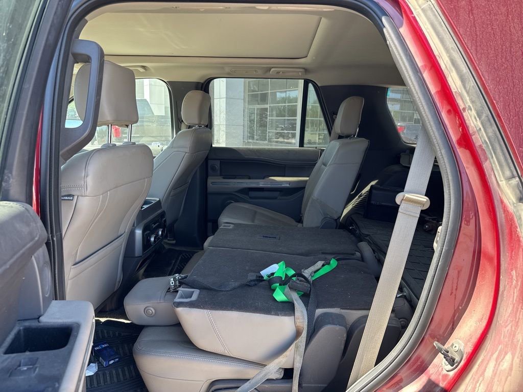 Used 2018 Ford Expedition XLT w/ Equipment Group 202A AWD/4WD image 7