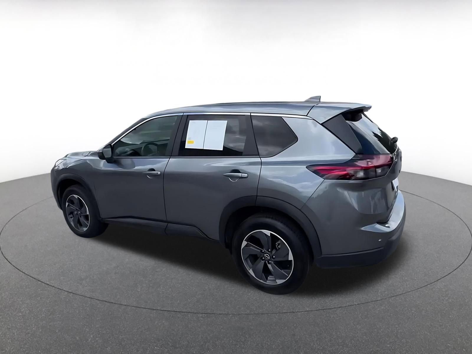 Used 2025 Nissan Rogue SV FWD image 10