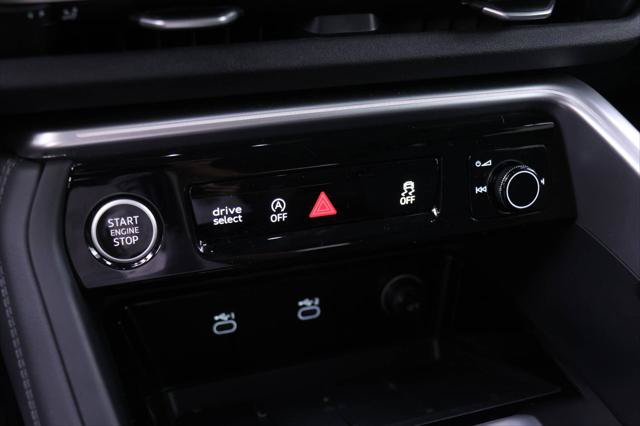 Certified 2025 Audi Q5 Premium AWD/4WD image 11