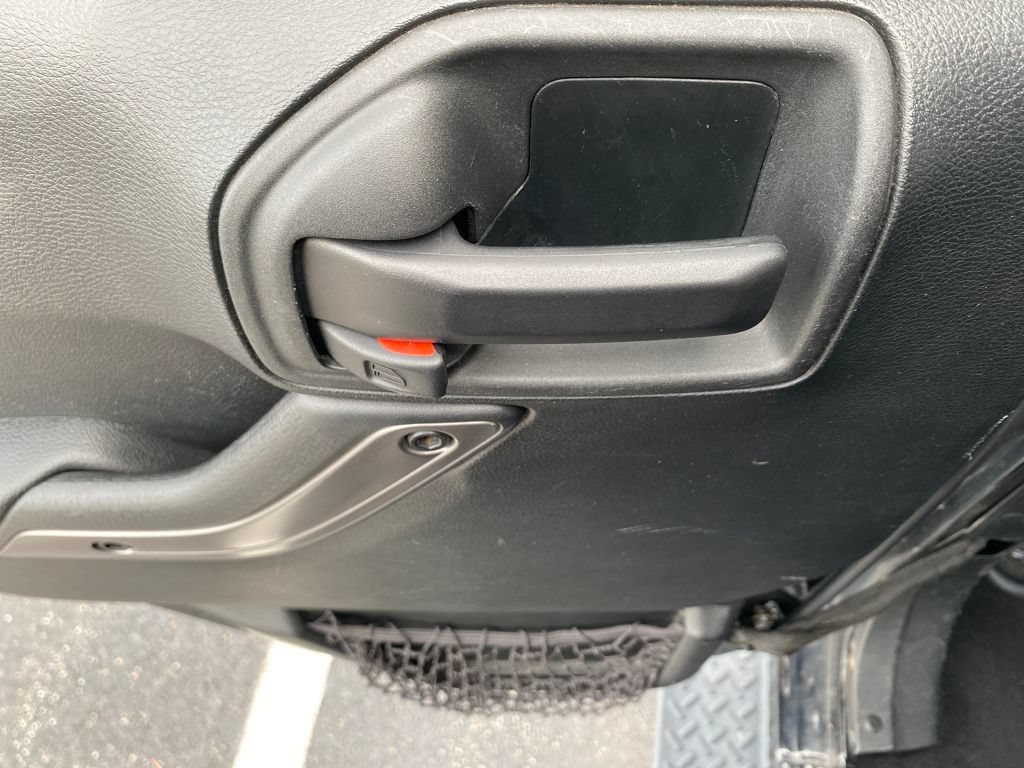 Used 2018 Jeep Wrangler Unlimited Sahara AWD/4WD image 17