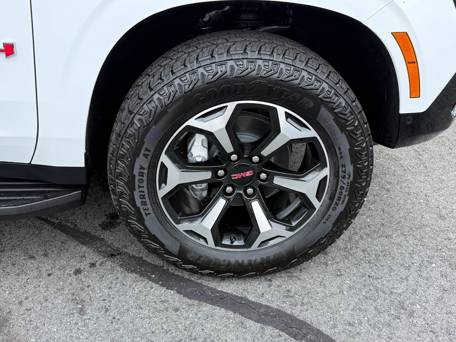 New 2026 GMC Yukon XL AT4 AWD/4WD image 12