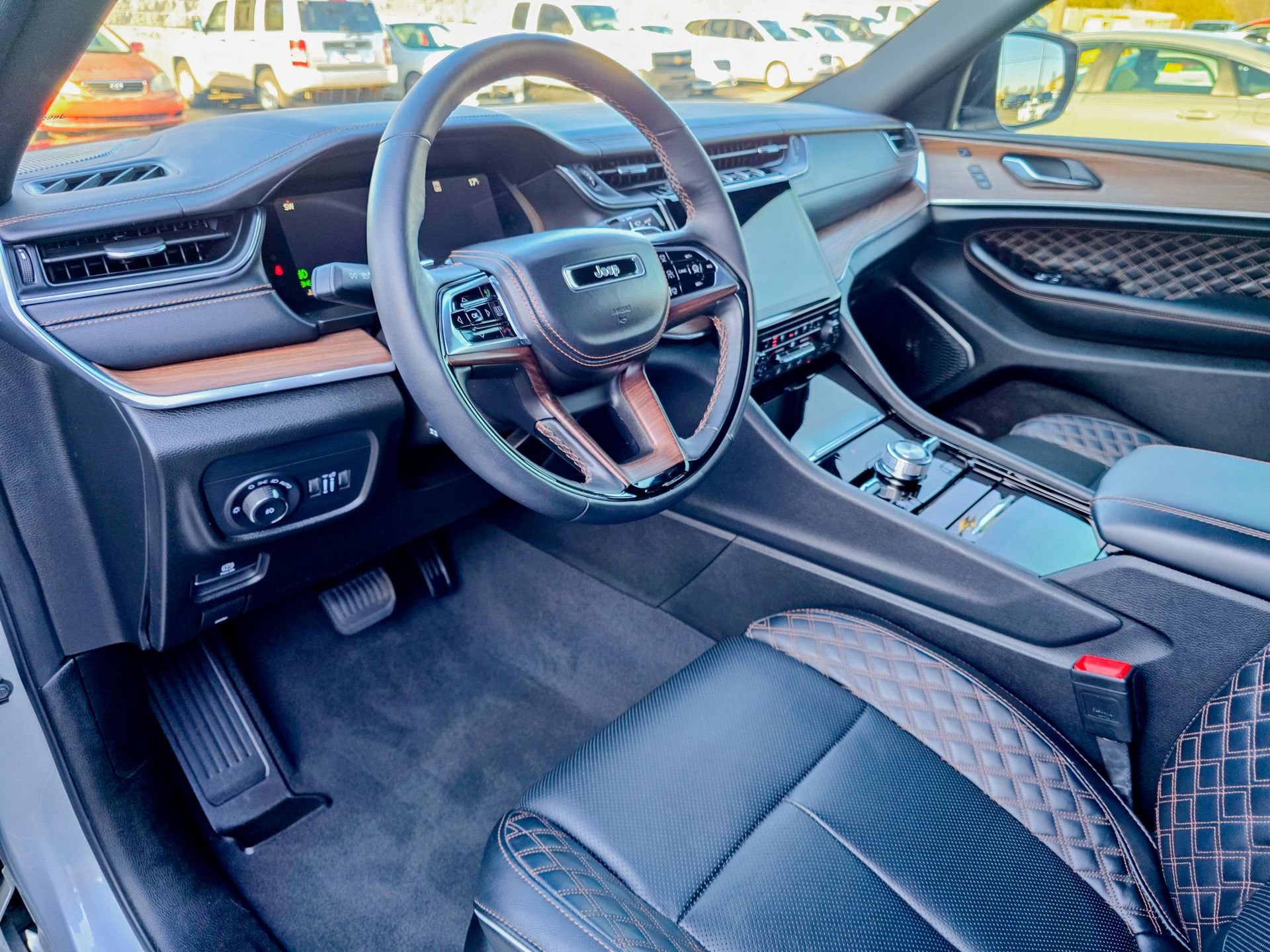 Used 2025 Jeep Grand Cherokee L Summit image 16