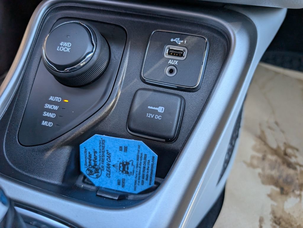 Used 2019 Jeep Compass Latitude w/ Cold Weather Group AWD/4WD image 29