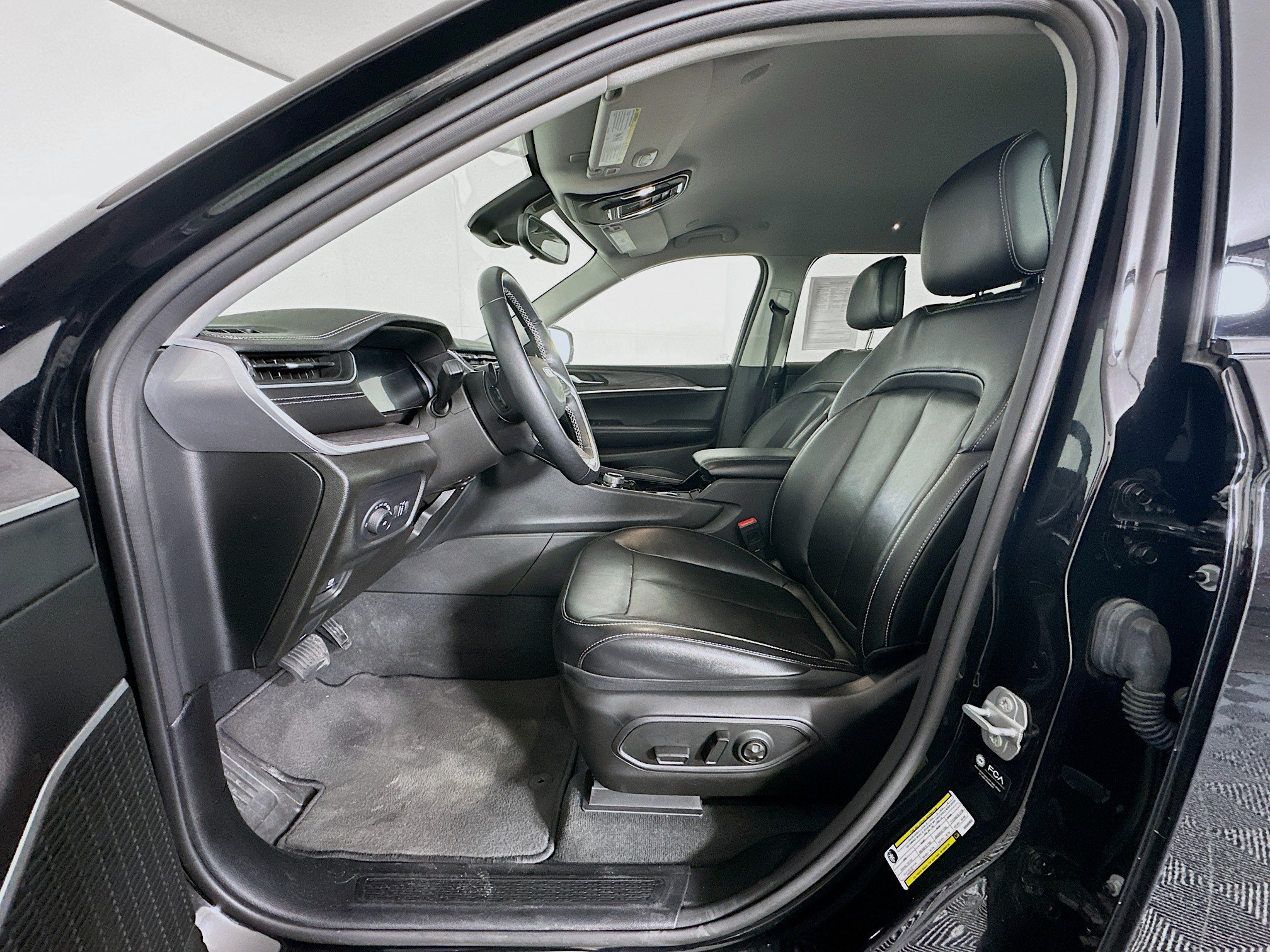 Used 2022 Jeep Grand Cherokee L Limited AWD/4WD image 13