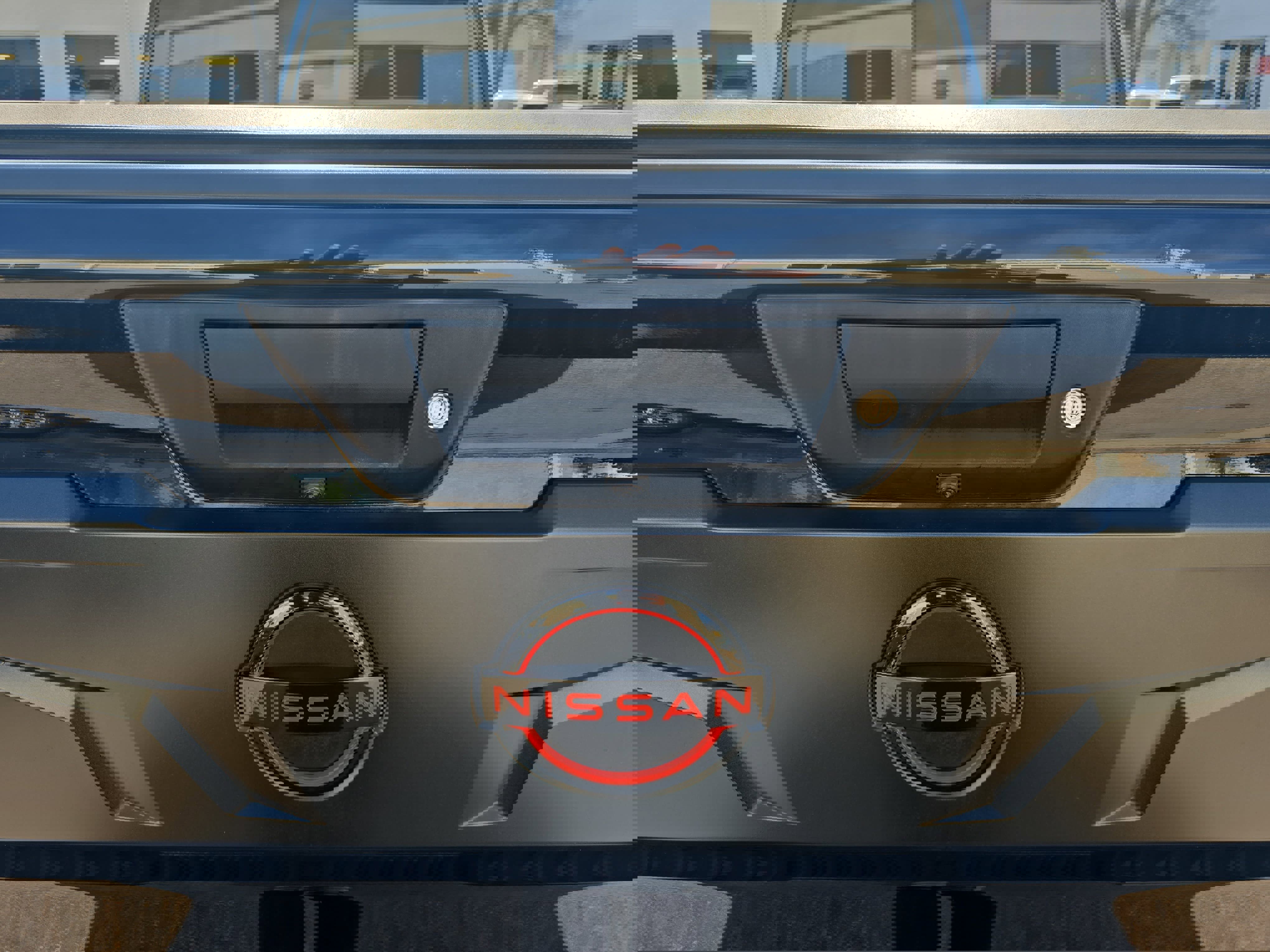 Used 2023 Nissan Titan PRO-4X w/ Pro-4x Convenience Package image 15