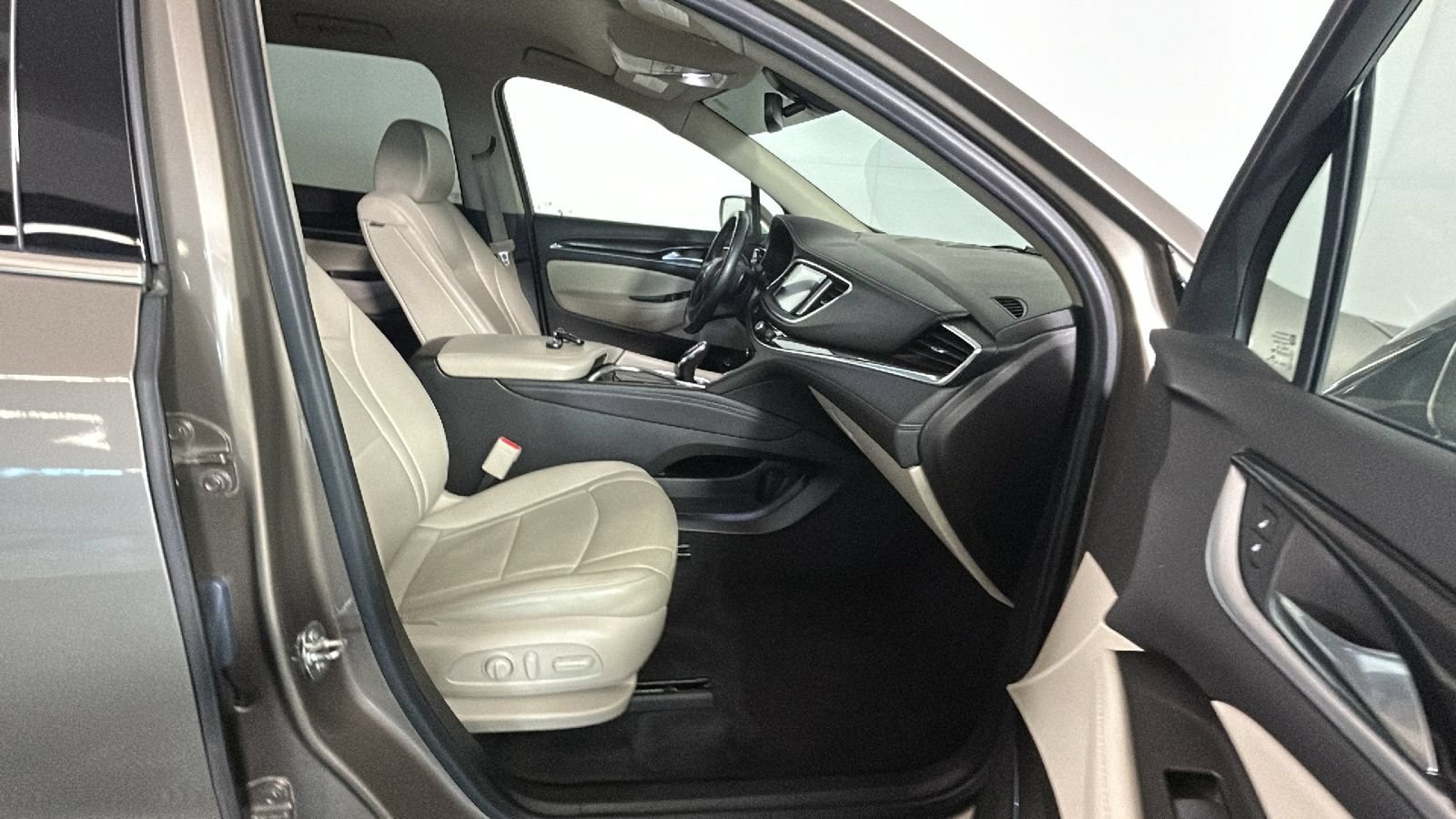 Used 2020 Buick Enclave Essence w/ LPO, Floor Liner Package FWD image 36