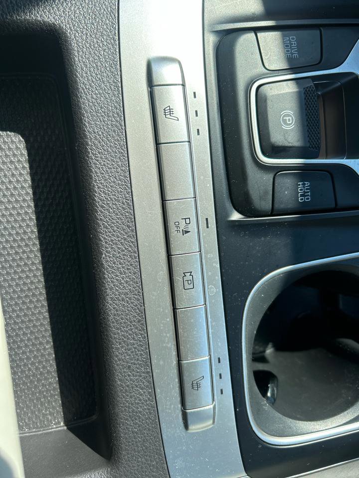 Used 2024 Kia Carnival LX FWD image 25