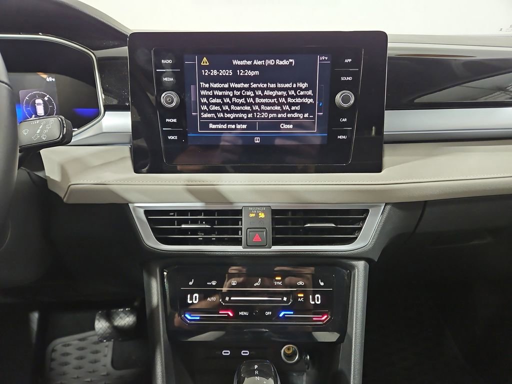 Certified 2025 Volkswagen Taos SE FWD image 19