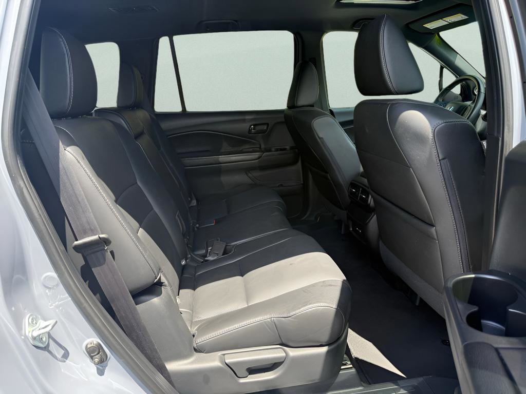 Certified 2025 Honda Passport EX-L image 12