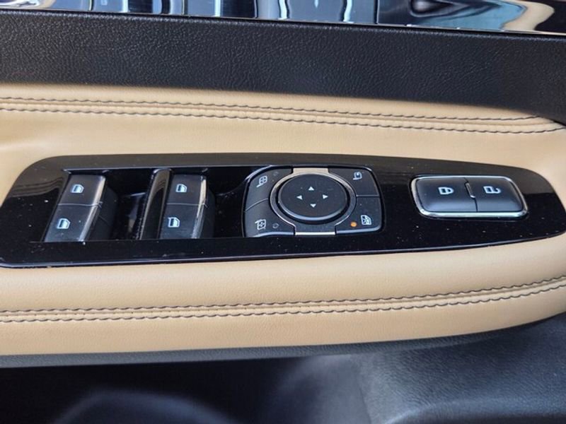 Used 2023 Lincoln Corsair Reserve image 16