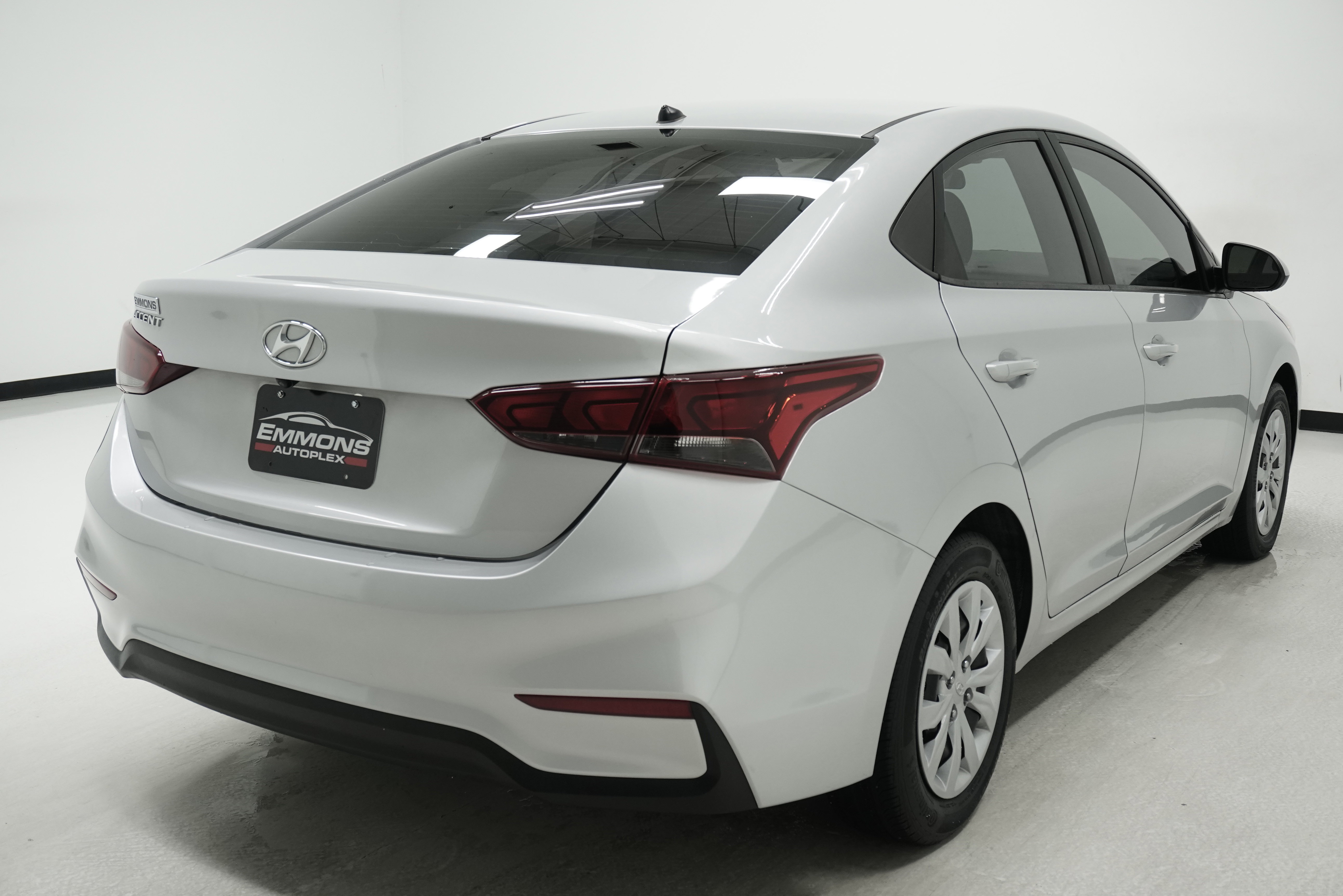 Used 2021 Hyundai Accent SE FWD image 4