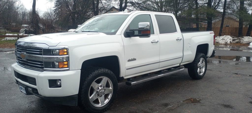 Used 2015 Chevrolet Silverado 2500 High Country w/ Duramax Plus Package image 3