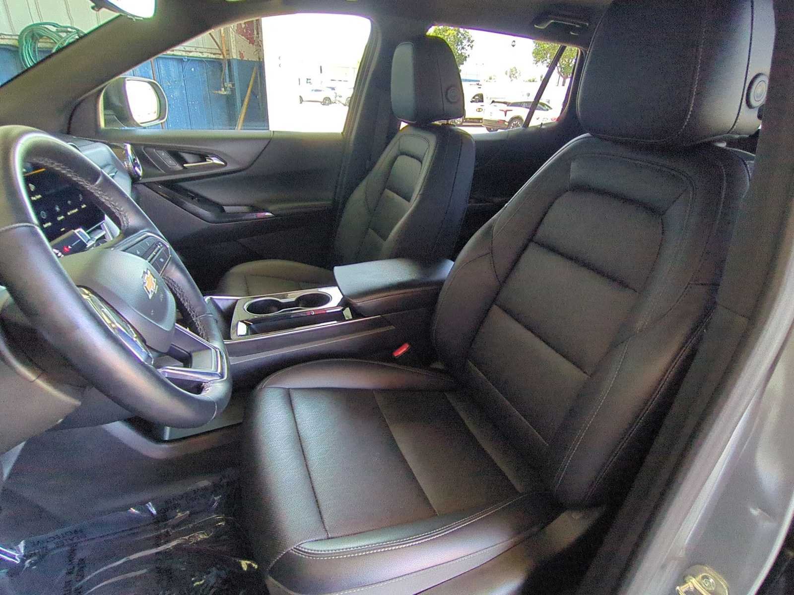 Used 2025 Chevrolet Equinox LT w/ Convenience Package II FWD image 23