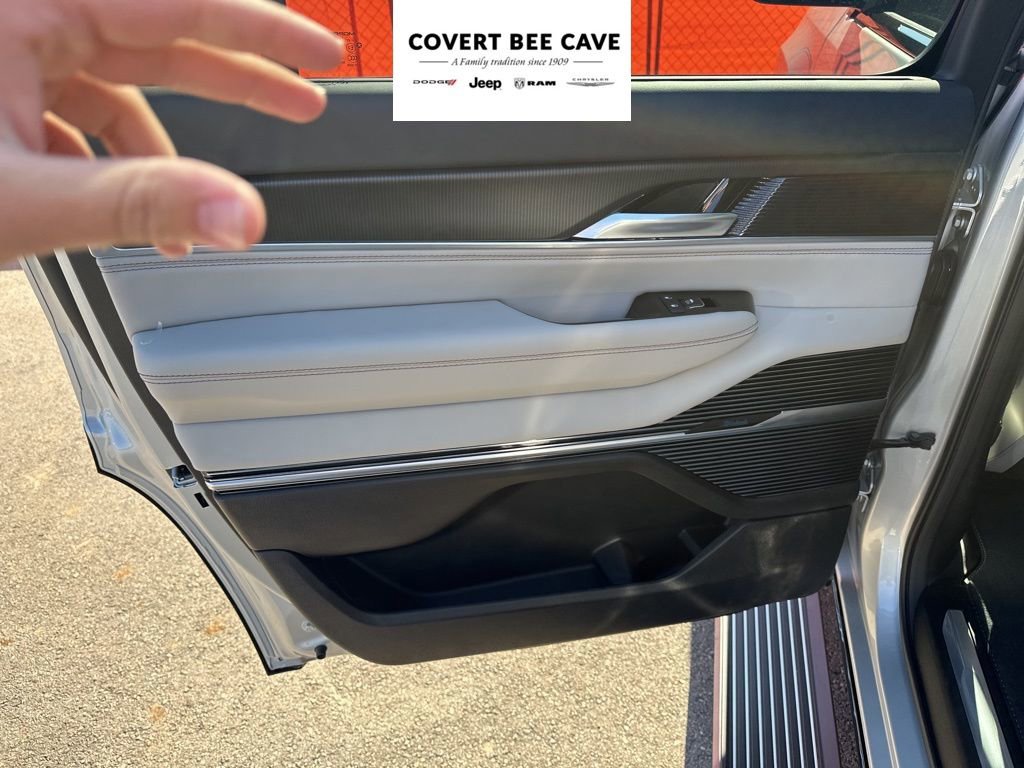 New 2026 Jeep Grand Wagoneer Summit w/ Premium Group III image 20