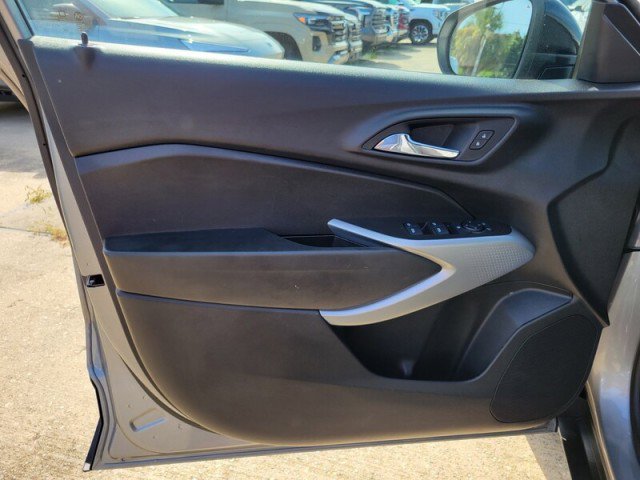 Certified 2025 Chevrolet Trax RS w/ Driver Confidence Package image 24