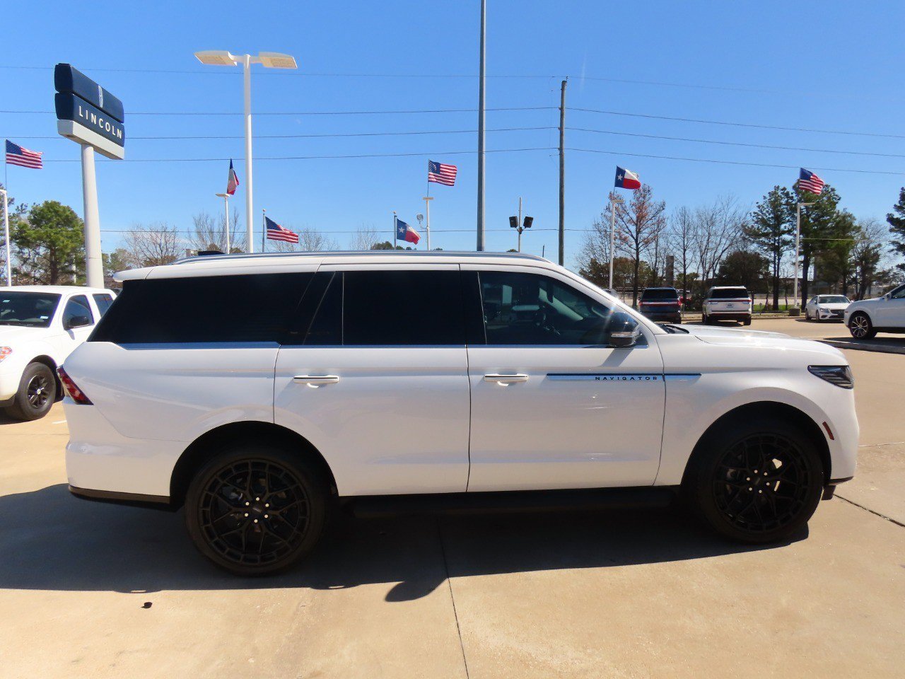 New 2026 Lincoln Navigator Premiere image 8