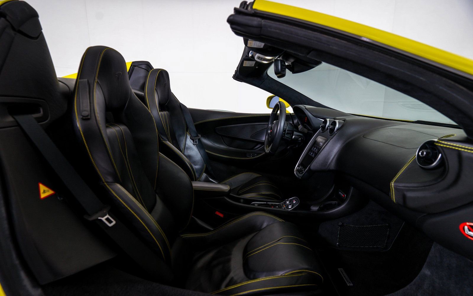 Used 2018 McLaren 570S Spider image 21