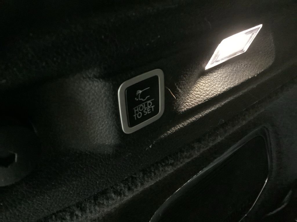 Used 2023 Jeep Grand Cherokee L Overland w/ Advanced Protech Group III image 17