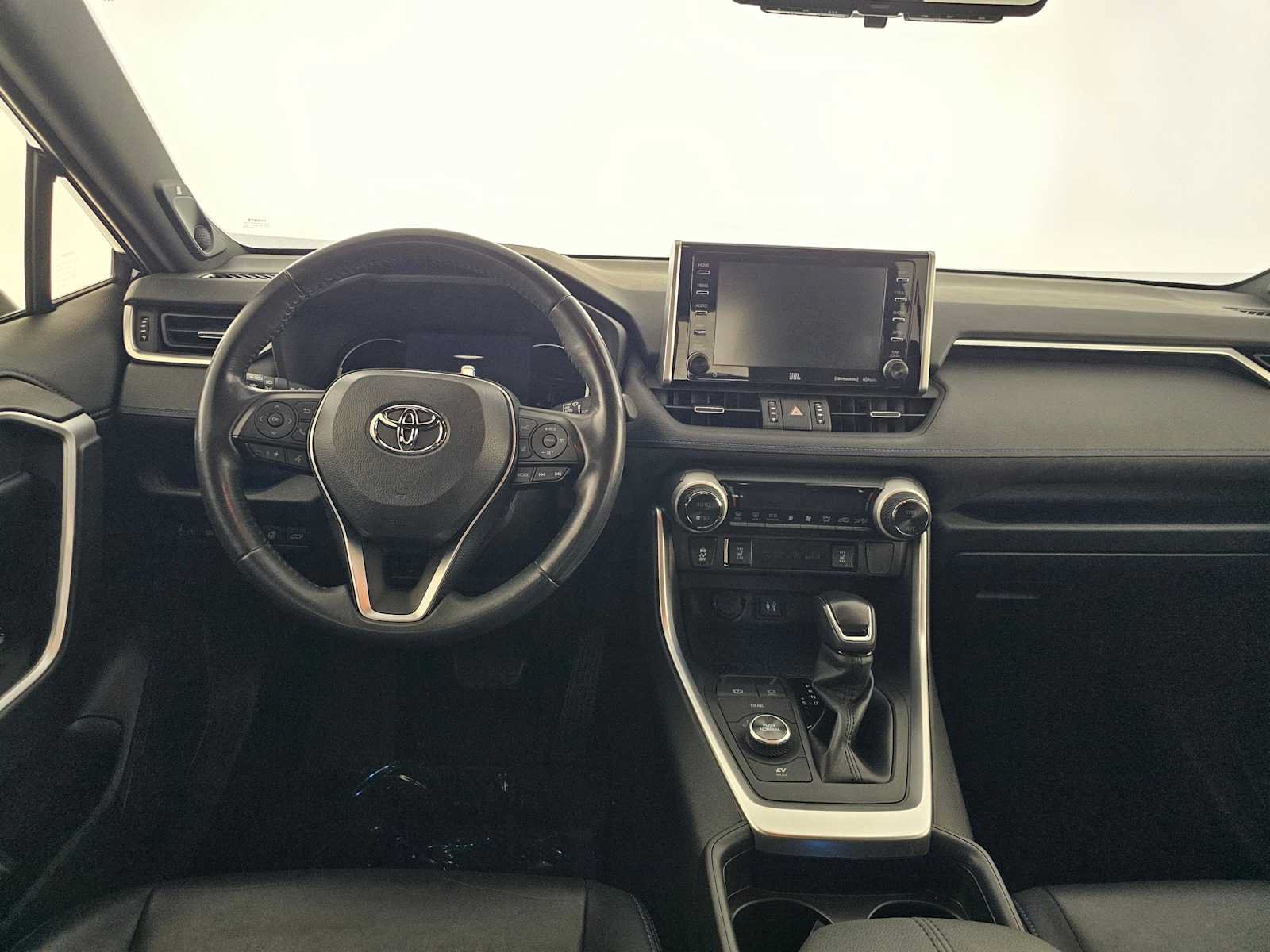 Used 2019 Toyota RAV4 XSE w/ XSE Weather Package AWD/4WD image 18