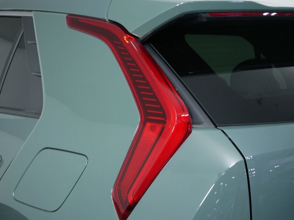 Certified 2023 Kia Niro EX Touring FWD image 12