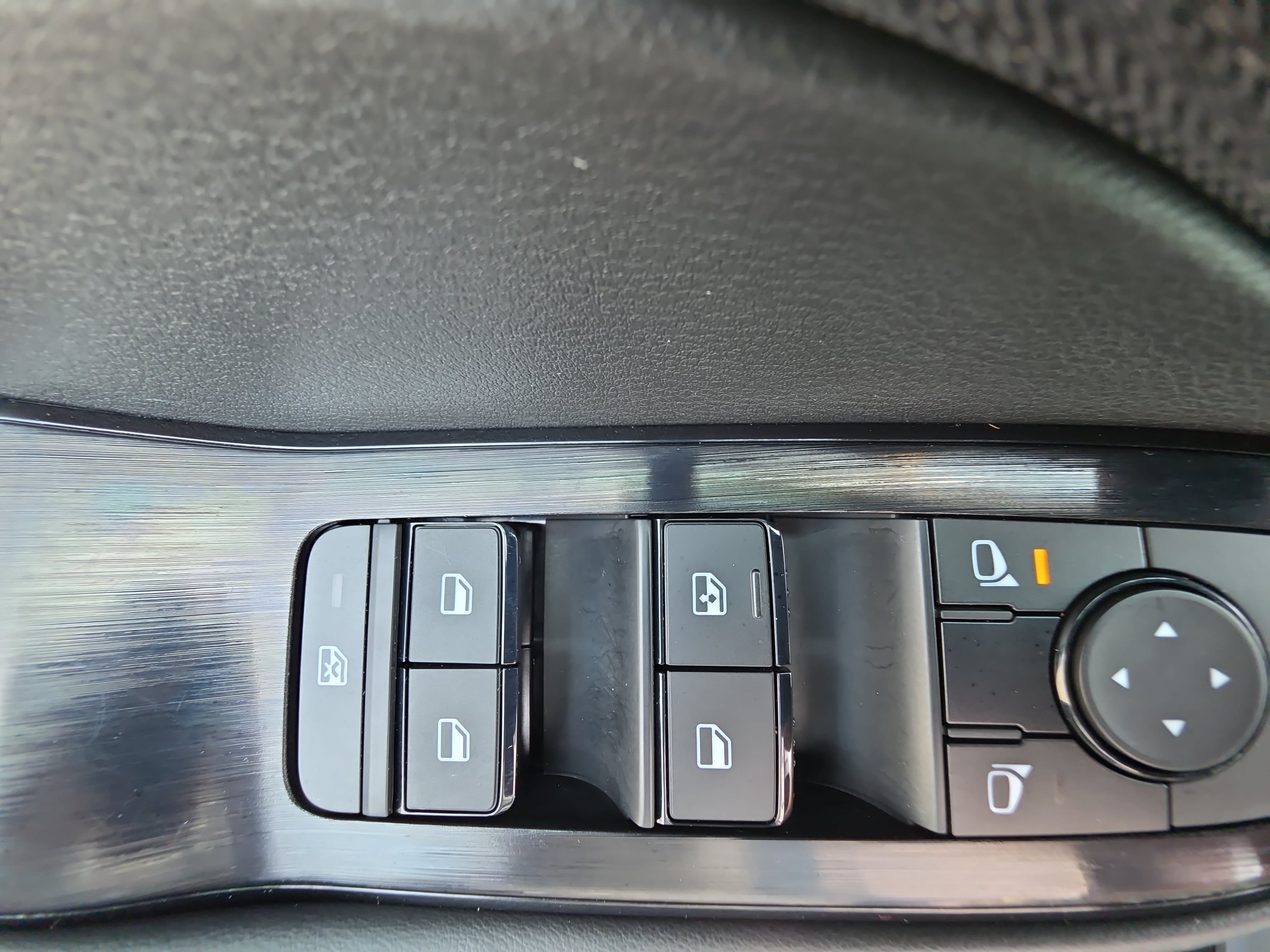 Used 2023 Nissan Rogue SV FWD image 26
