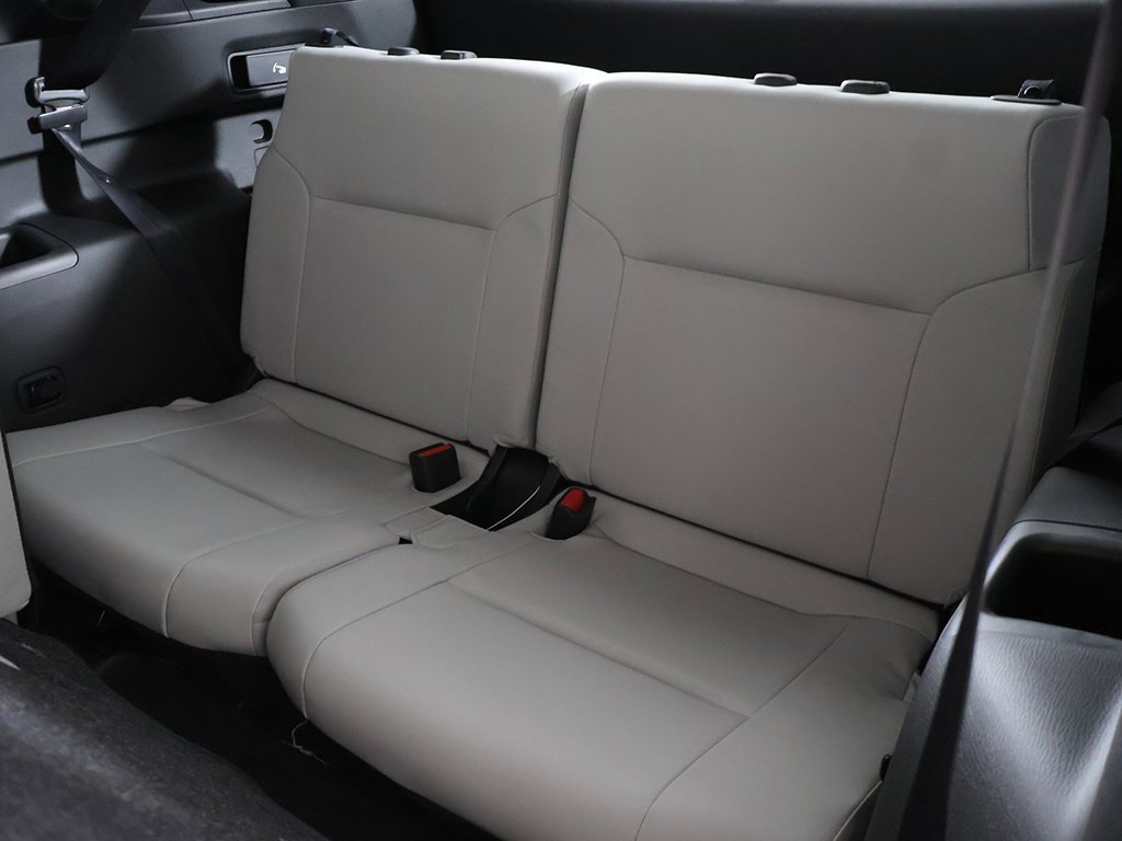 New 2025 Mitsubishi Outlander SE image 33