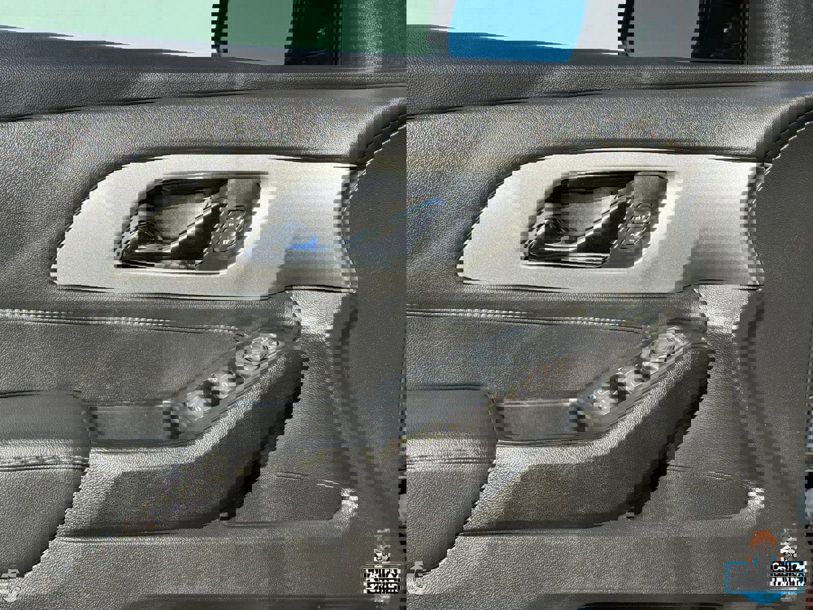 Used 2023 Chevrolet Traverse LT image 17