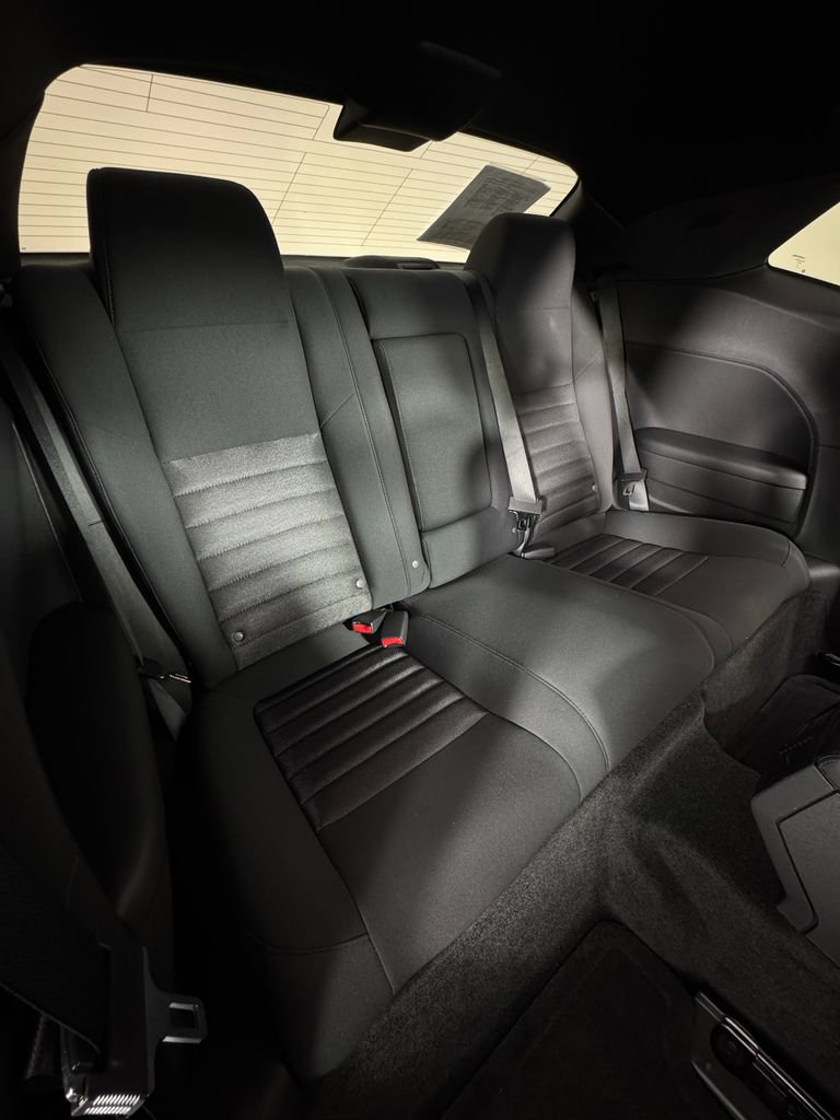 Used 2010 Dodge Challenger SE RWD image 17
