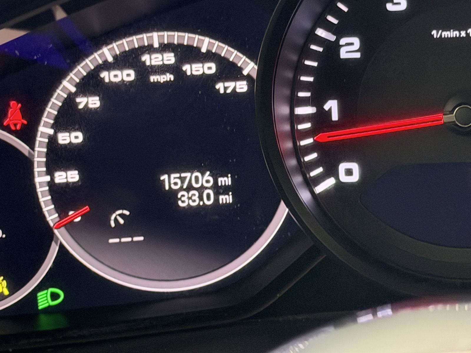 Certified 2023 Porsche Cayenne Platinum Edition image 22