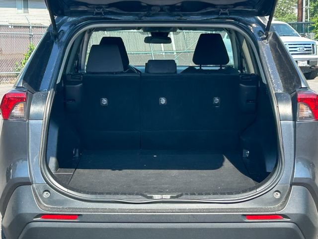 Used 2021 Toyota RAV4 XLE AWD/4WD image 31