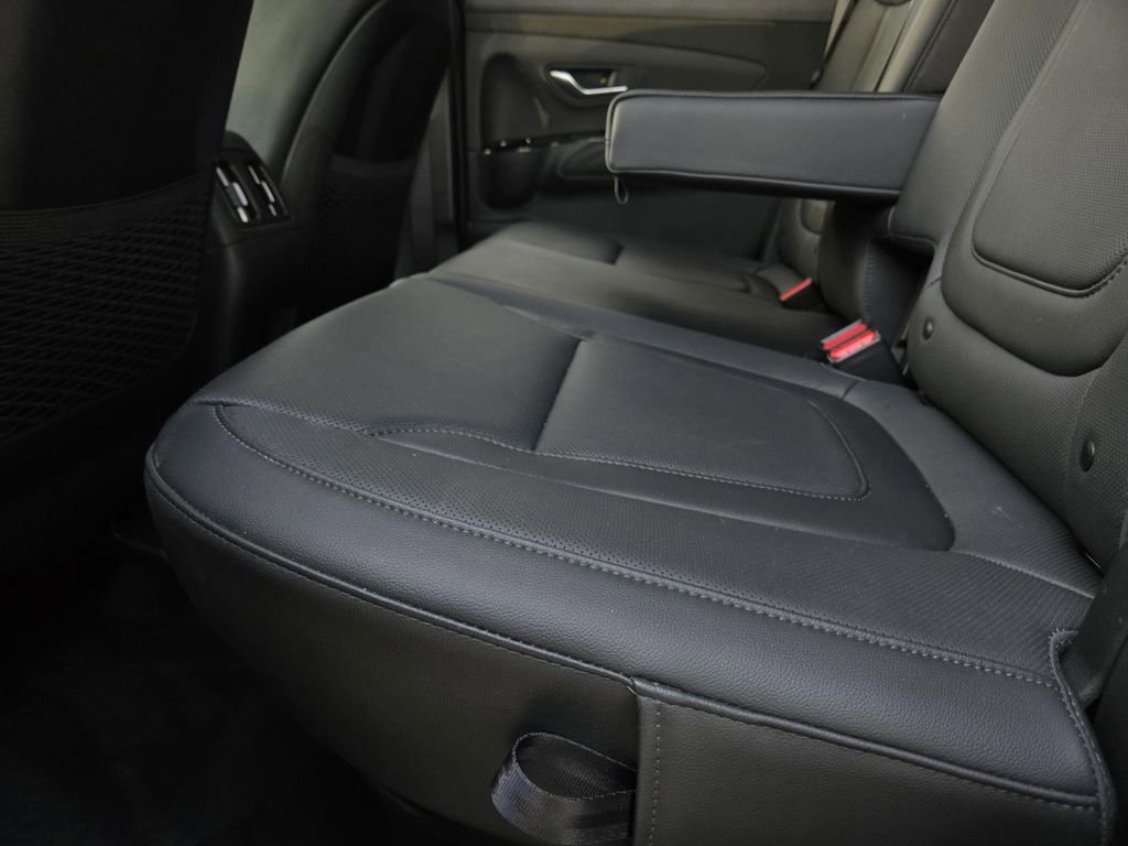 Used 2025 Hyundai Santa Cruz Limited image 15