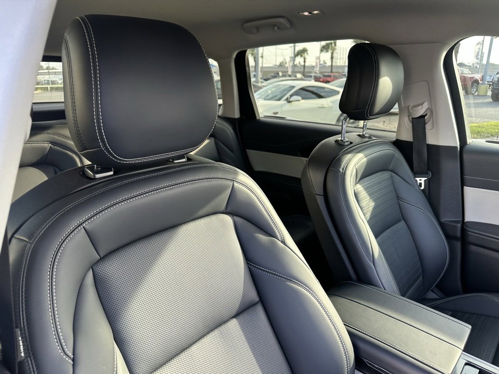 Used 2024 Lincoln Nautilus Premier image 24