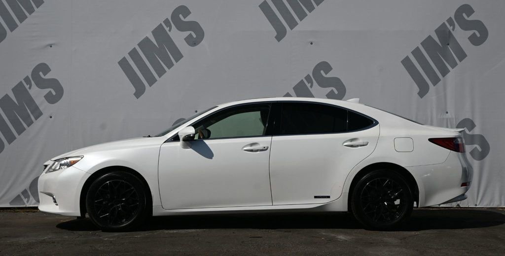 Used 2015 Lexus ES 300h 4dr Sedan Hybrid w/ Navigation System Package image 6