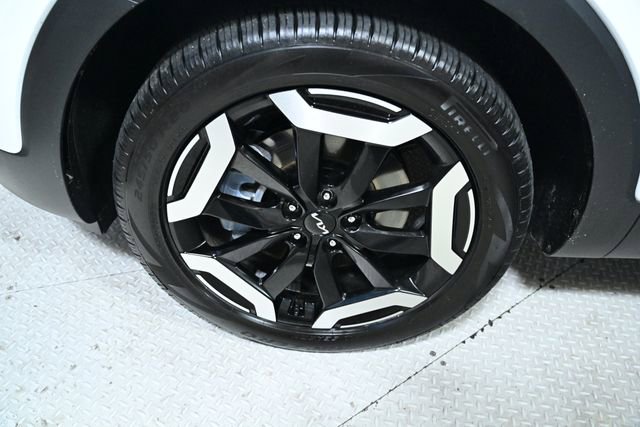 Used 2025 Kia Telluride EX w/ EX Captain's Chair Package image 18