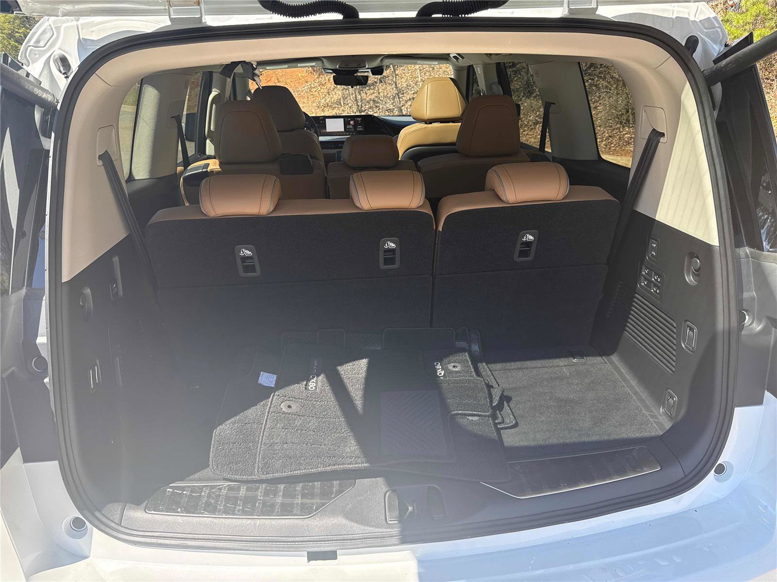 Certified 2025 INFINITI QX80 Sensory image 29