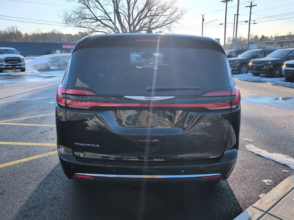 New 2026 Chrysler Pacifica Select image 6