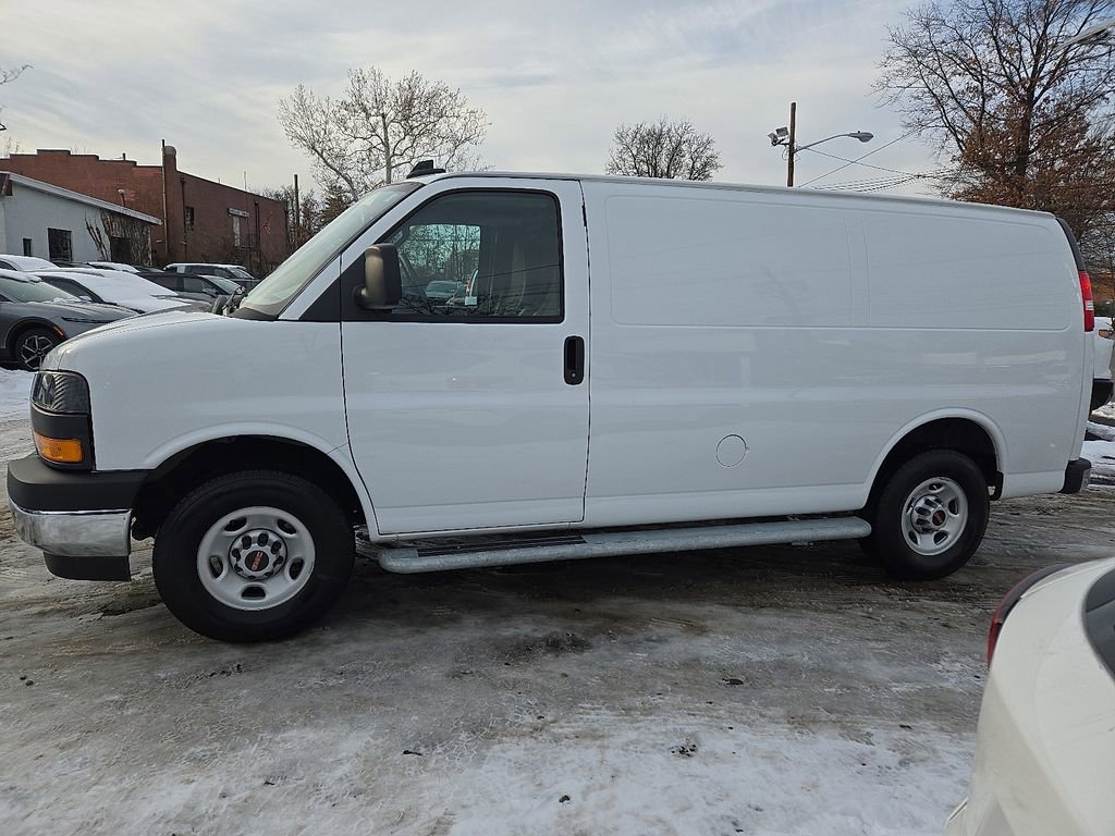 Used 2024 GMC Savana 2500 w/ Driver Convenience Package image 5