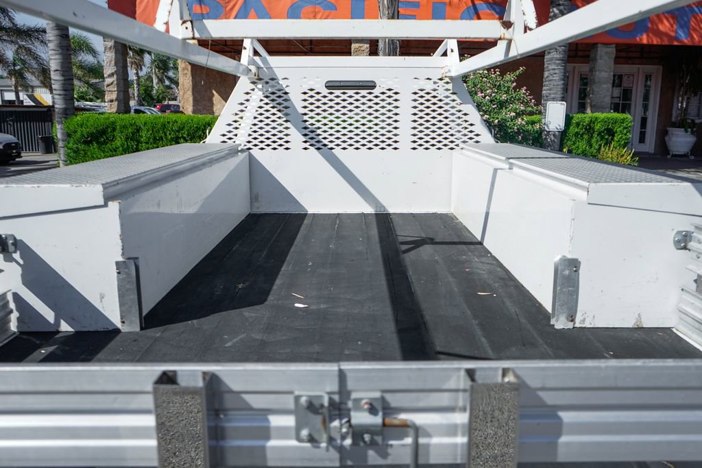 Used 2017 Ford F550 2WD Regular Cab Super Duty image 8