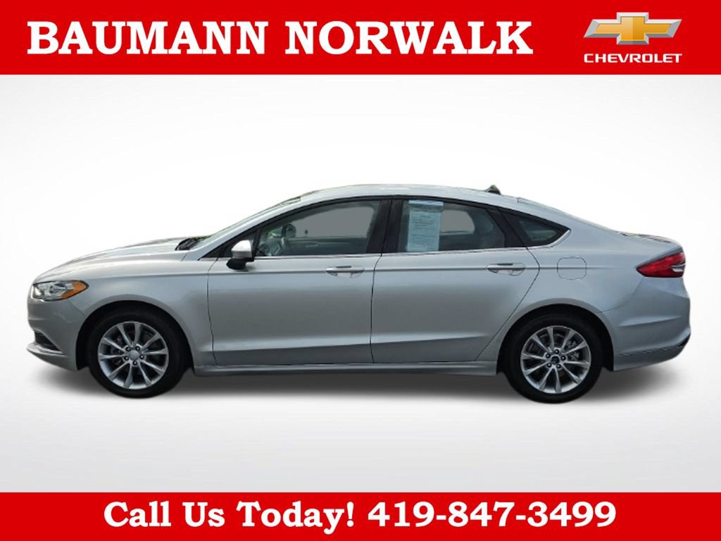 Used 2017 Ford Fusion SE w/ Fusion SE Technology Package FWD image 9