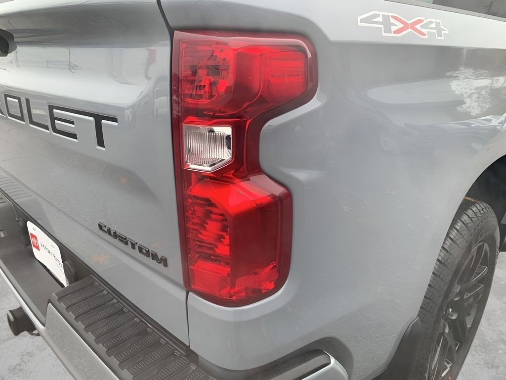 Used 2024 Chevrolet Silverado 1500 Custom w/ Turbomax Blackout Package image 30