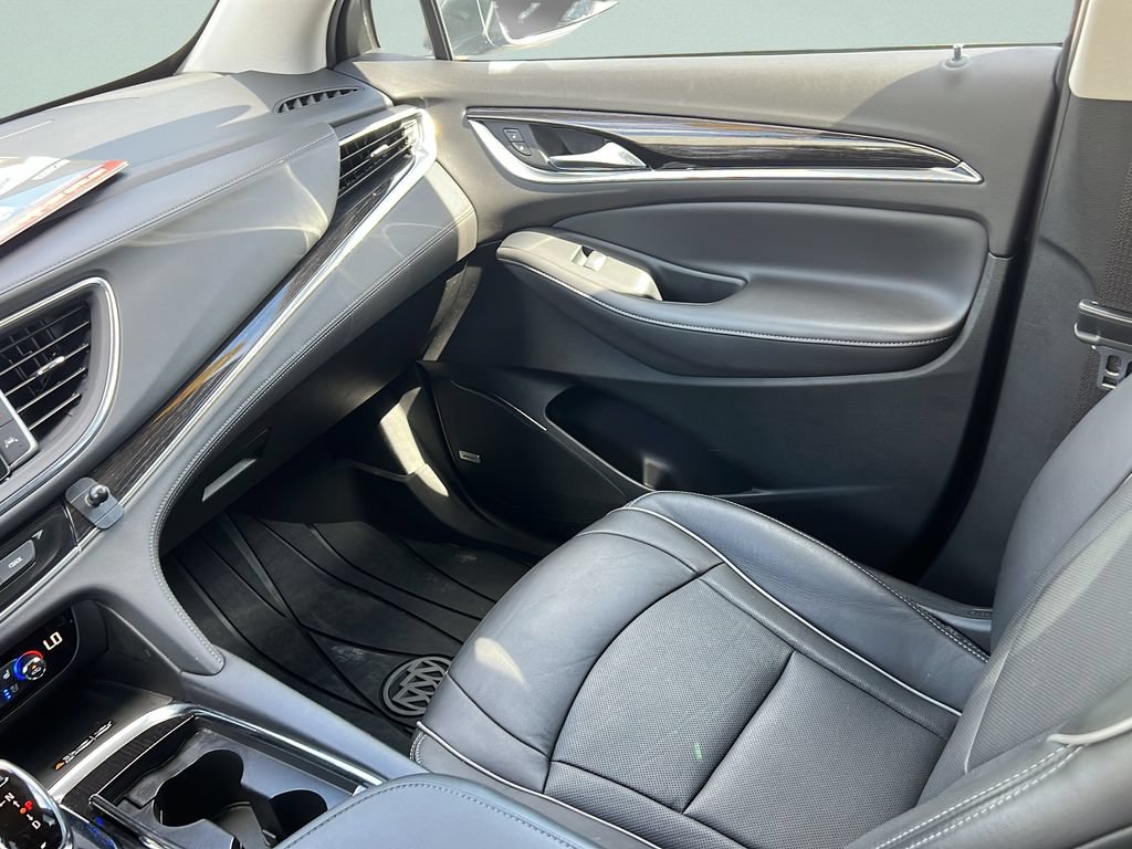 Used 2020 Buick Enclave Avenir w/ Avenir Technology Package AWD/4WD image 13