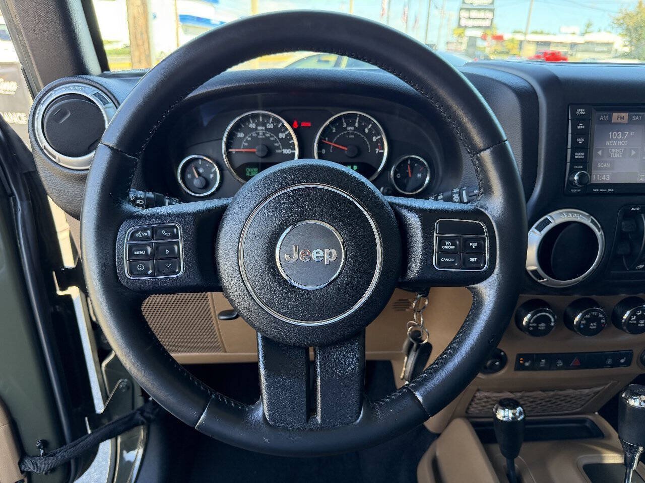 Used 2015 Jeep Wrangler Unlimited Sahara w/ Max Tow Package AWD/4WD image 28