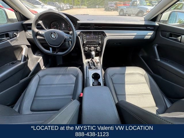 Certified 2022 Volkswagen Passat 2.0T SE FWD image 13