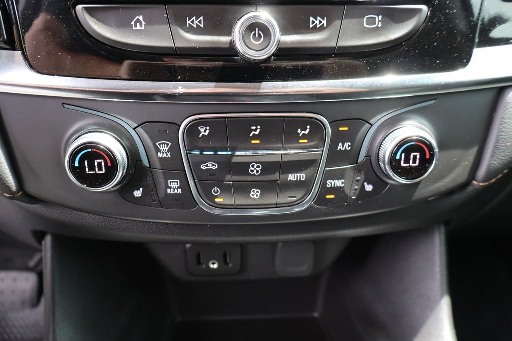 Used 2021 Chevrolet Traverse LT FWD image 22